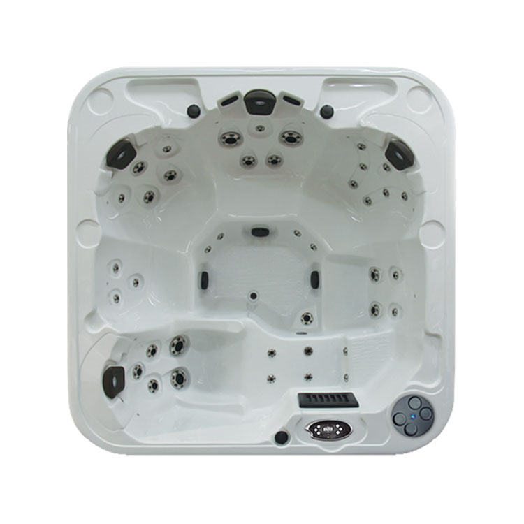 THE QUEEN Regency Collection Hot Tub